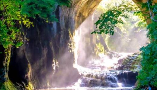 まさにジブリの世界？千葉にある『濃溝の滝』で神秘的な光景を見る