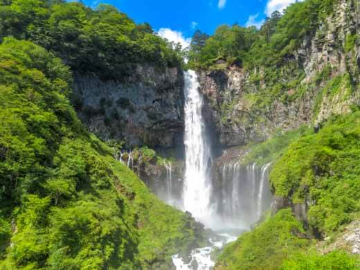 栃木県「華厳ノ滝」の展望台の見え方はどう違う？ドローン写真も | 旅